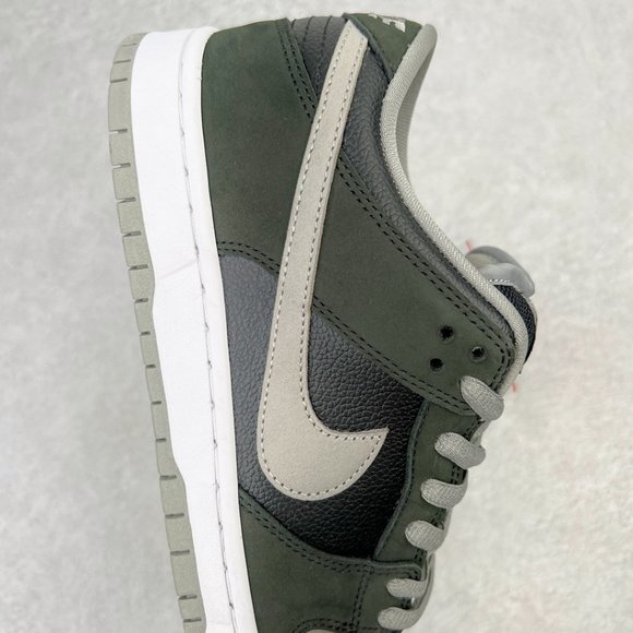 Athletic_Shoes
